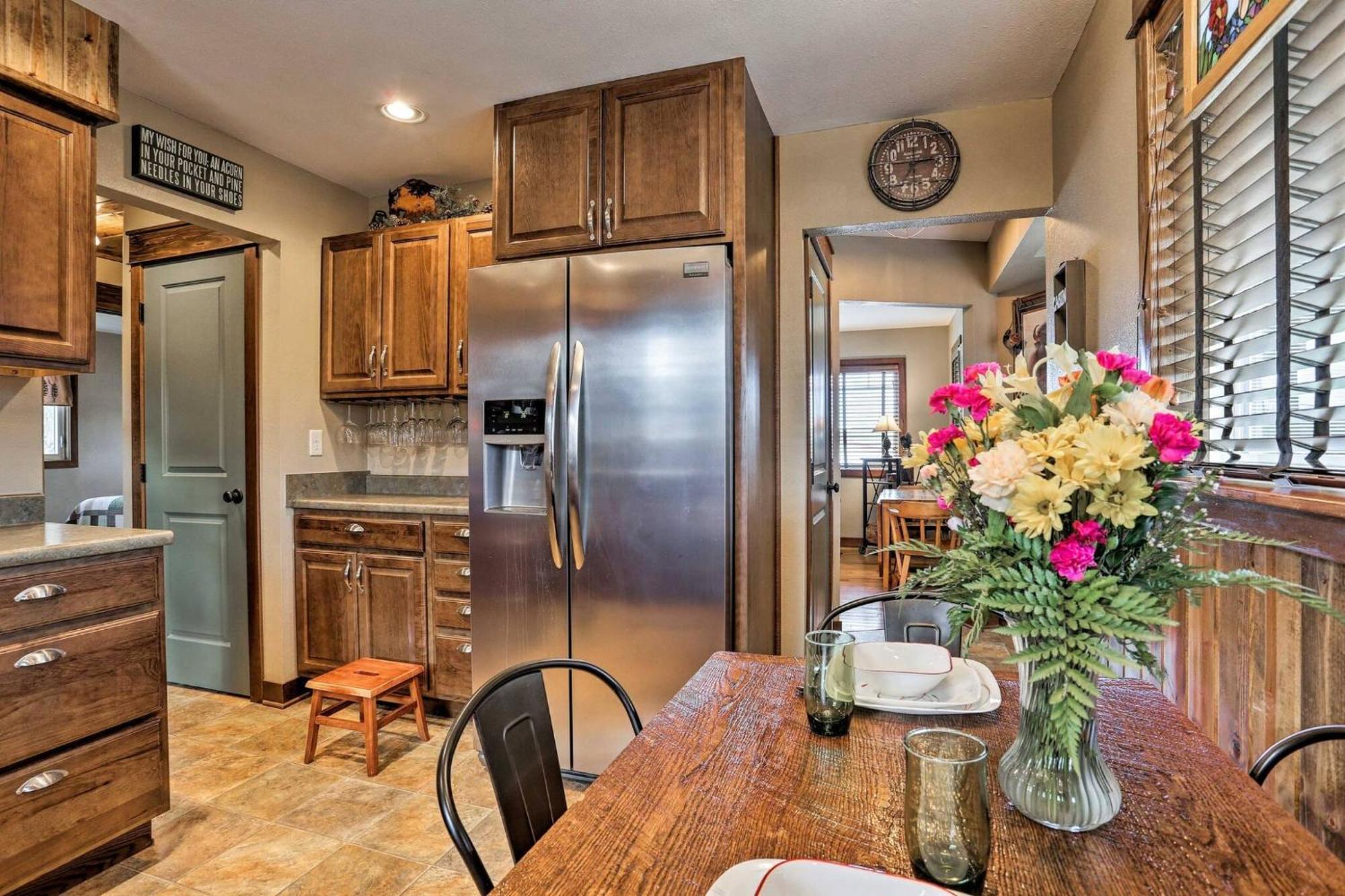 Cozy Custer Cottage W Deck: Walk To Shops Food Exterior photo